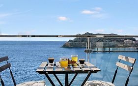 2 Bedroom - Above Sea - Beachfront